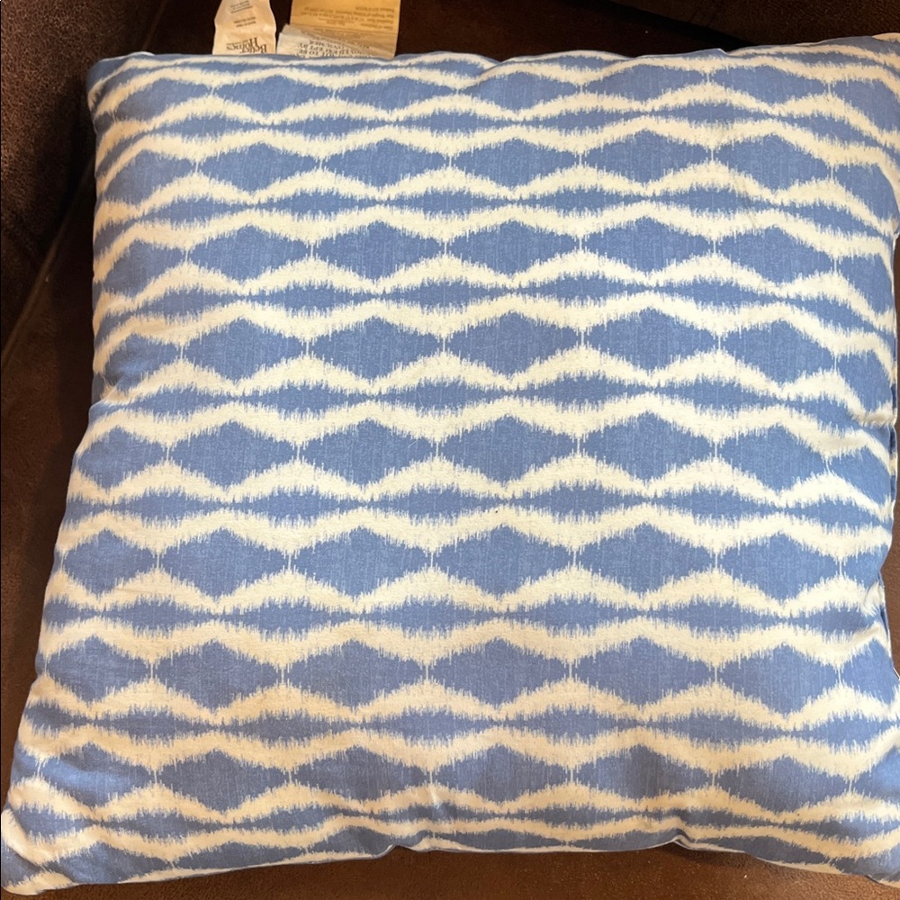 Better Homes & Gardens BLUE WHITE Throw Pillow 15” x 15” square couch bed home